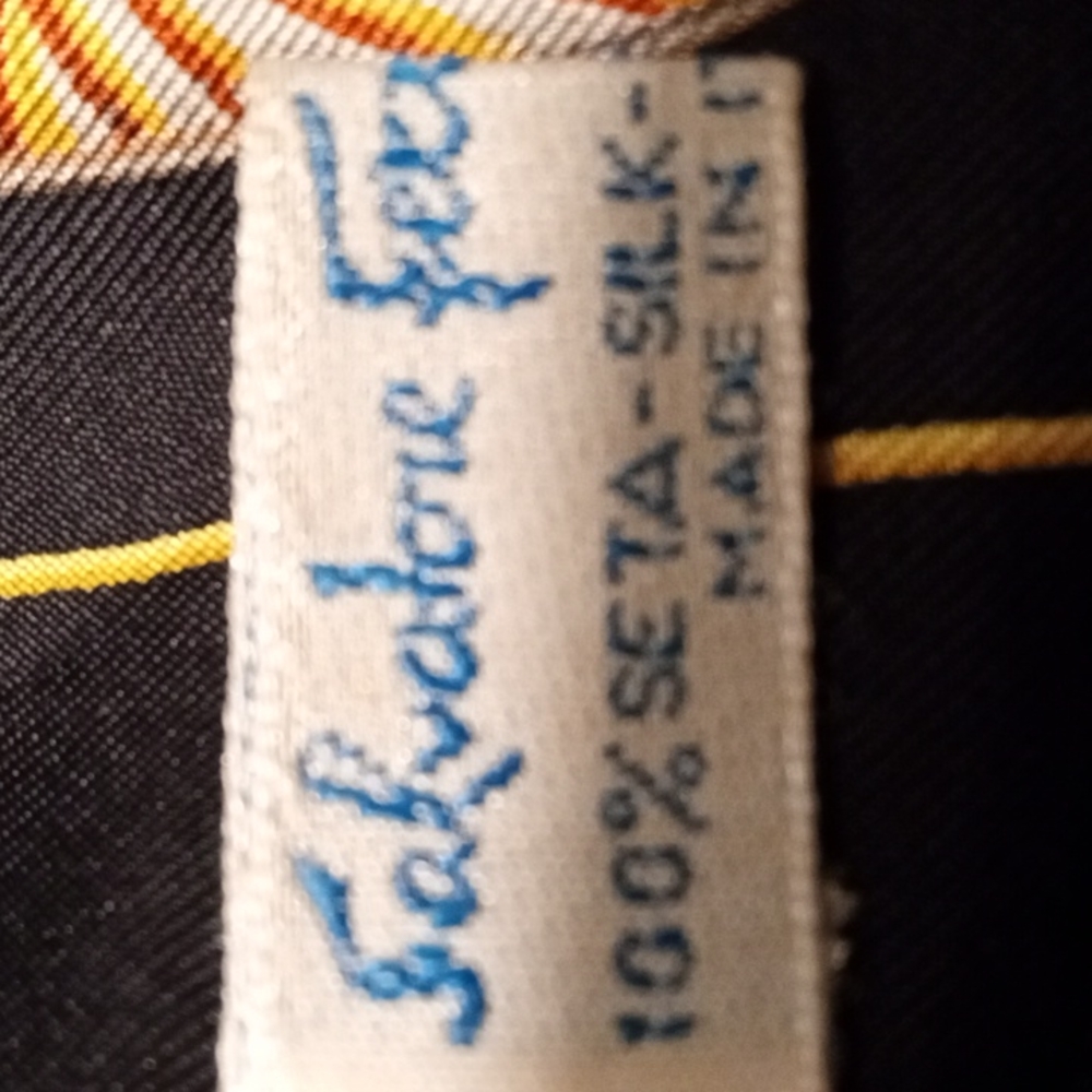 AUTHENTIC SALVATORE FERRAGAMO SCARF - Picture 4 of 12
